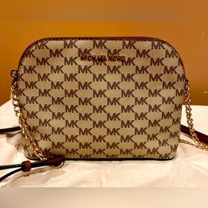 MICHAEL KORS SIGNATURE DOME CROSSBODY